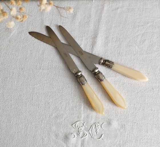 Image 1 of Een set SABRE tafelmesjes en een vintage broodmes.