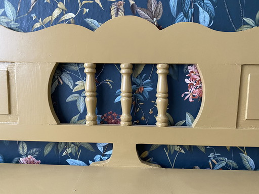 Schwedische Flip-Pop-Bank Ockergelb