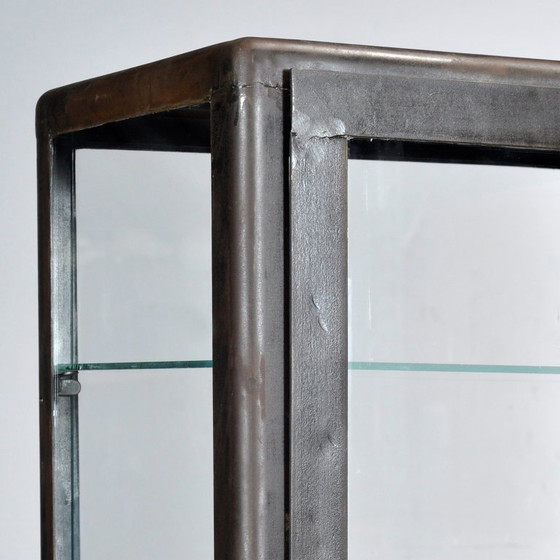 Image 1 of Medisch kabinet uit Oekraïne, gedateerd 1985