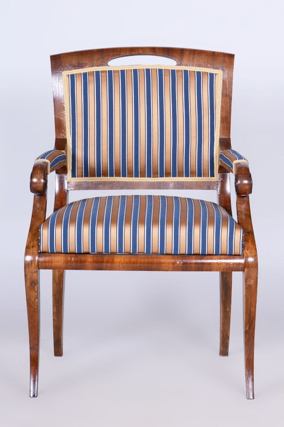 Gerestaureerde Biedermeier fauteuil, walnootfineer, sparrenhout, eikenhout, Tsjechisch, jaren 1830 – Textile (photo 9 of 11)