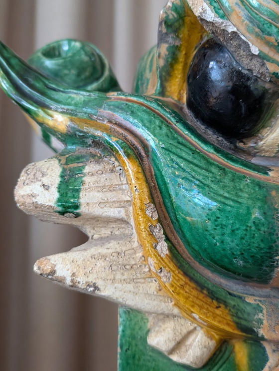 Image 1 of Ein Paar mit Sancai-Glasur verzierte „Drachen-Chiwen“-Dachornamente – Ming-Dynastie