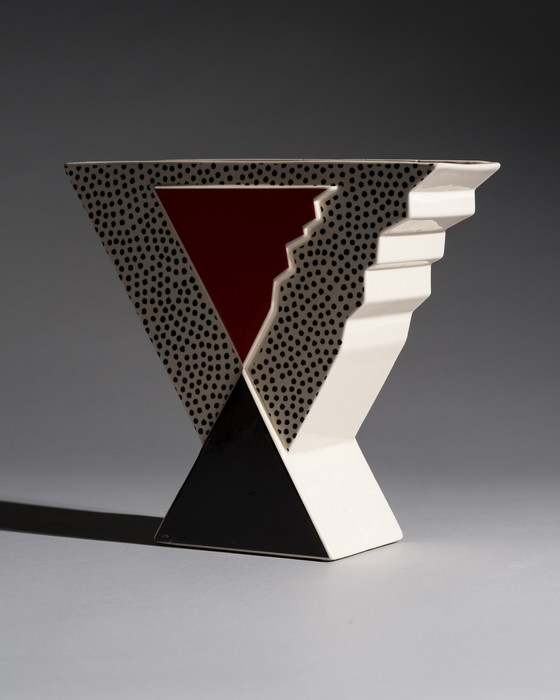 Image 1 of Ambrogio Pozzi Vaso postmoderno Arte Ceramica Romana 1987 Memphis Era Museal