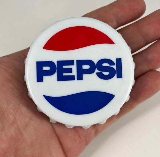 Image 1 of Décapsuleur Pepsi en forme de capsule couronne – Objet de collection Pepsi-Cola rétro/vintage
