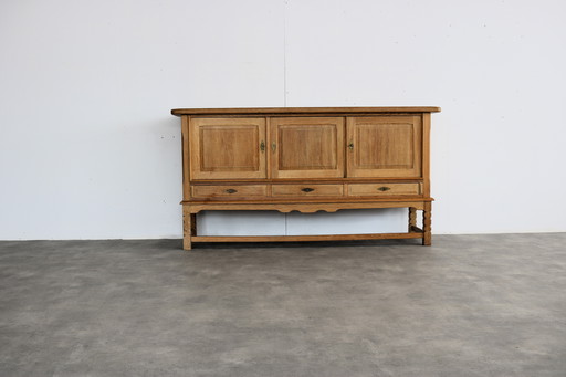 Buffet danois brutaliste