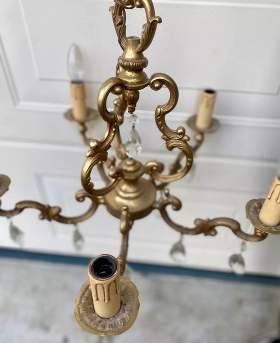 Image 1 of Lampadario in ottone a 5 bracci in stile Luigi XV con gocce di cristallo