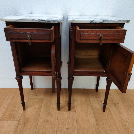Image 1 of Set antiker Nachttische/Beistelltische mit Marmorplatten