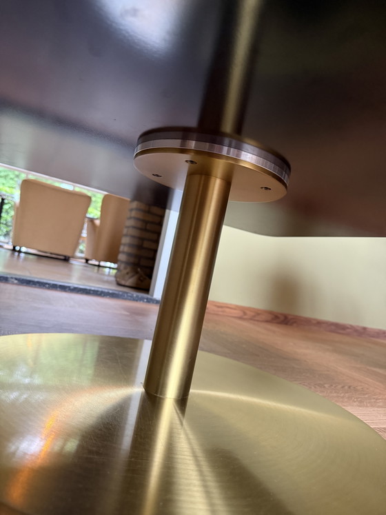 Image 1 of Table basse carrée Flash de Tom Dixon - verre noir, pieds dorés