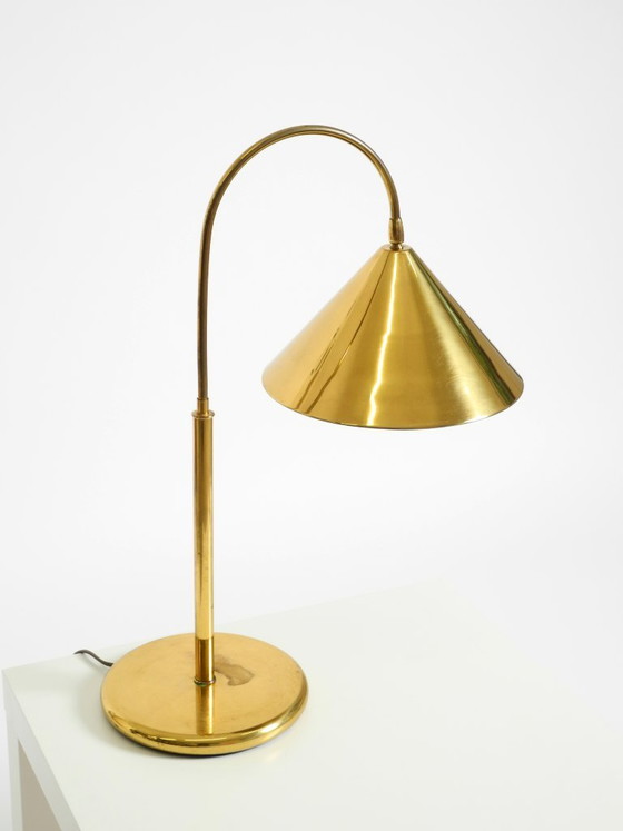 Bella, grande, originale lampada da tavolo in ottone con paralume conico, Mid-Century Modern (photo 7 of 20)