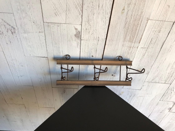 Estante antiguo de madera y hierro – Revisteros (photo 2 of 7)