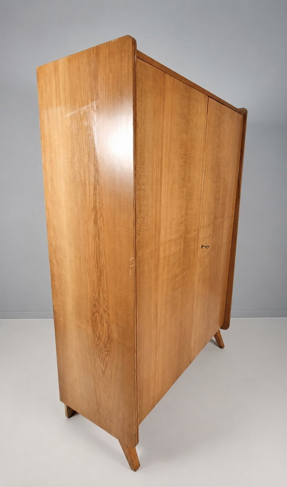 Image 1 of Vintage kledingkast in essenhout van Tatra Nabytok, jaren 70.
