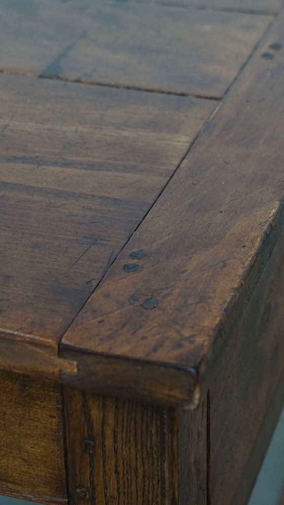 Image 1 of Table de salle à manger ancienne en bois fruitier du 18ème siècle avec 2 tiroirs