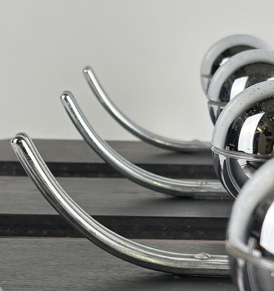 Image 1 of Appendiabiti da parete vintage anni Settanta in legno cromato e sfere argentate