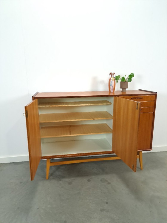 Image 1 of Armadio in teak con gambe inclinate e cassetti dalla Svezia