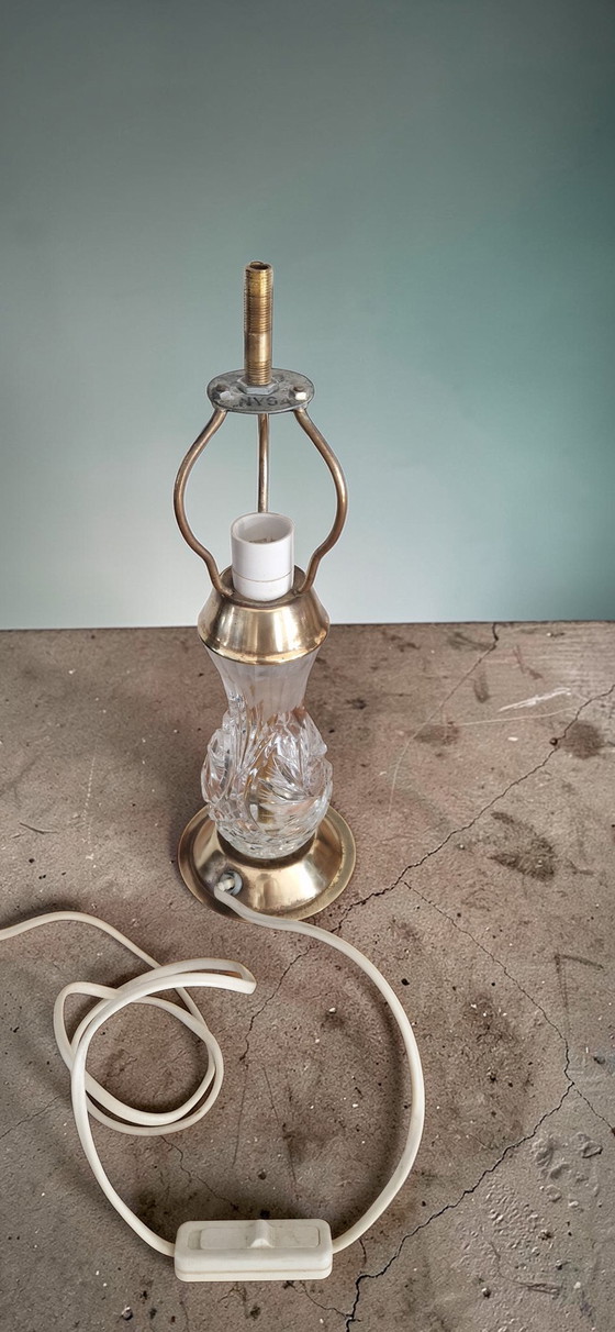 Image 1 of Paire de lampes de table en cristal taillé et laiton doré - Production européenne 1950