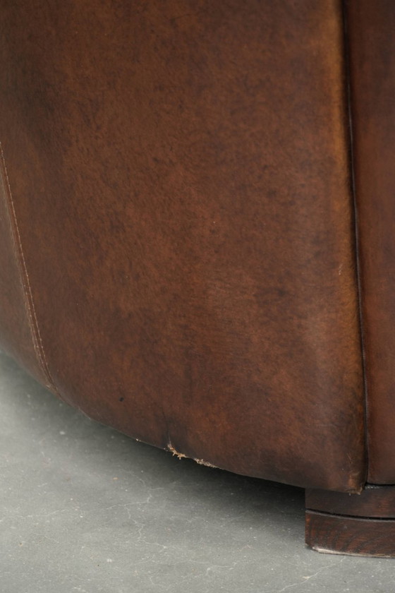 Image 1 of Karaktervolle en stoere donker cognac bruine rundleren Aviator design fauteuil/ armchair met een interessante vorm