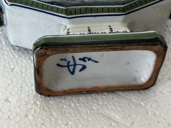 Image 1 of Vaso ottagonale, fine XIX secolo, in stile Delft - marchio non identificato