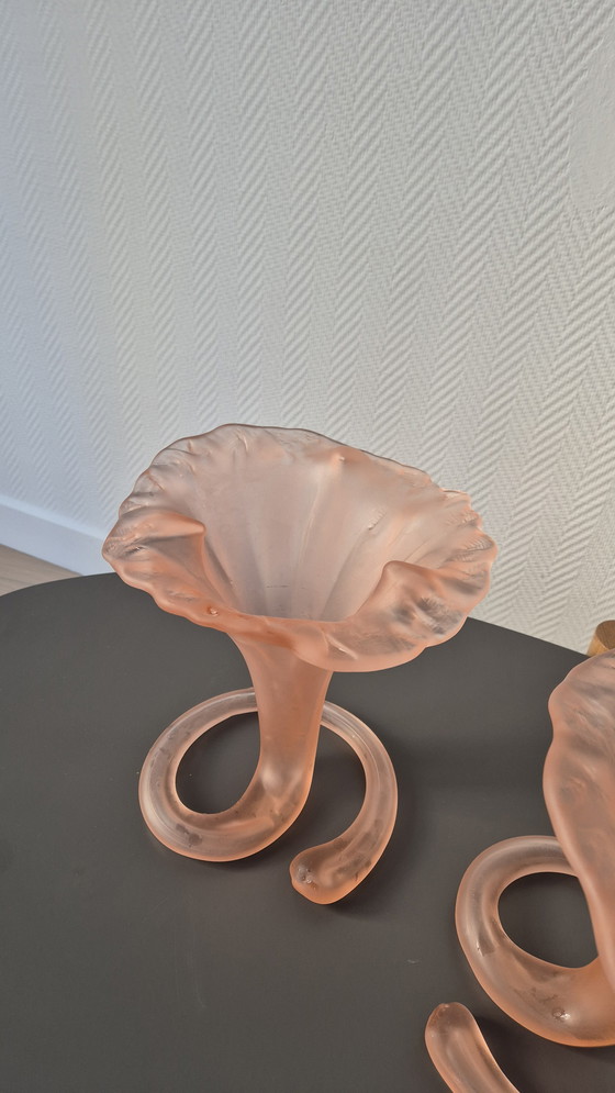 Image 1 of Een paar vintage Italiaanse vazen ​​van matroze glas, model "Lilly" — bloemkroon, trompetvormig — jaren 1930-1950