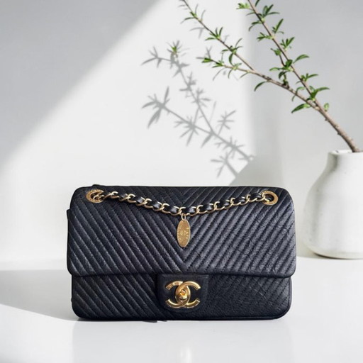 Chanel Seasonal Flap Medium - 25CM Surpique CC Herringbone Medallion Flap Chevron Goatskin Black Gold Hardware