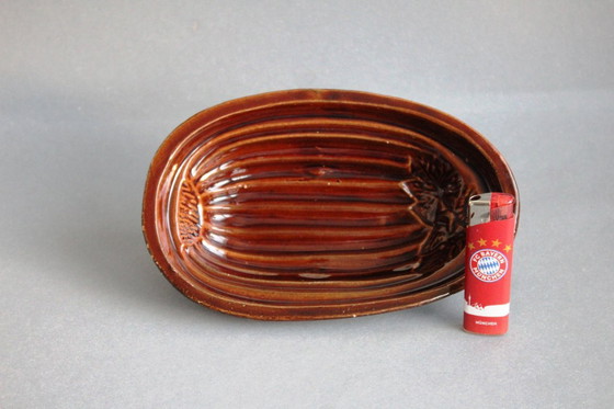 Image 1 of Seltene alte Steinzeug Backform oval mit Innendekor Madeleine-Form?