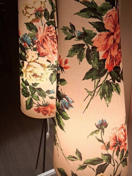 Lampadaire trépied vintage des années 1960 | Lampe trépied milieu de siècle avec abat-jour en tissu fleuri