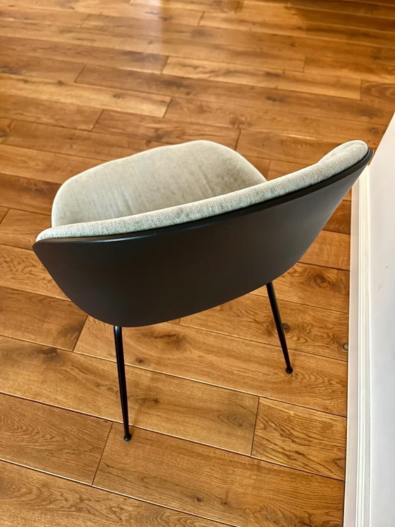 Image 1 of GUBI - "Sedia da pranzo Beetle", in plastica con rivestimento anteriore