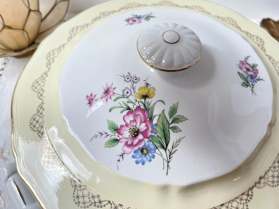 Vintage Bloemen Wit Geel Verguld Porseleinen Soepterrine L'Amandinoise 38754 Frankrijk Jaren 50 – Servies (photo 6 of 8)