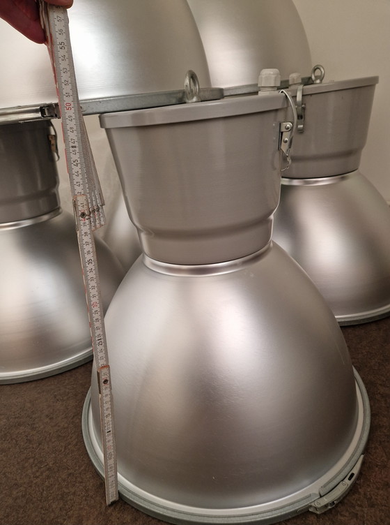 Image 1 of 6 grandes suspensions industrielles argentées