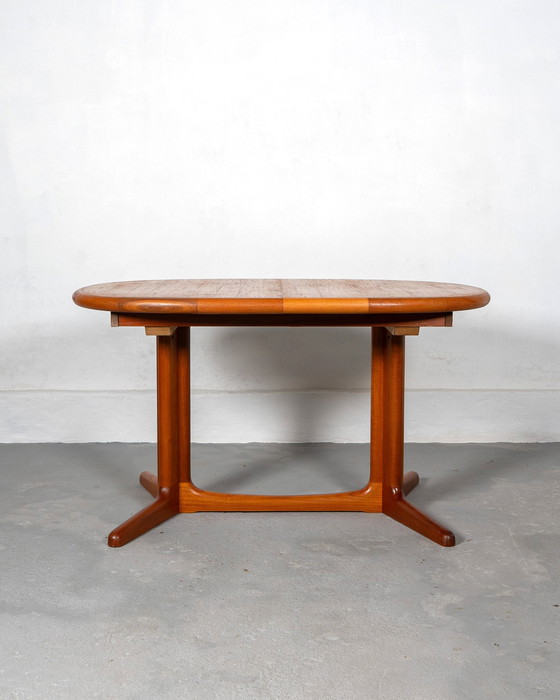 Image 1 of Mid Century Extendable Dining Table In Oval Shape By E. Valentinsen