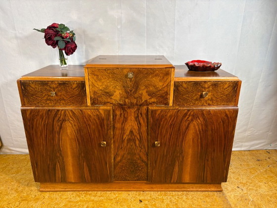 Image 1 of Credenza da cocktail Art Deco inglese in radica di noce – Circa anni '30 Una splendida credenza da cocktail originale inglese Ar