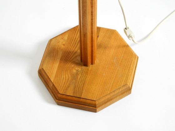 Image 1 of Grote, zeldzame vloer- of tafellamp uit de jaren 60 van grenenfineer — Scandinavische productie | Hoogte 120 cm