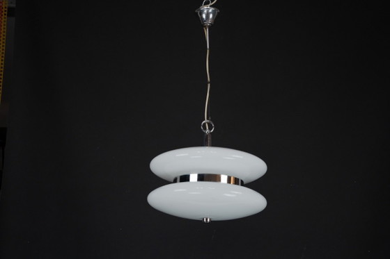 Image 1 of Grote kroonluchter van wit Murano-glas uit het midden van de 20e eeuw, vervaardigd door Vistosi. Jaren 70.