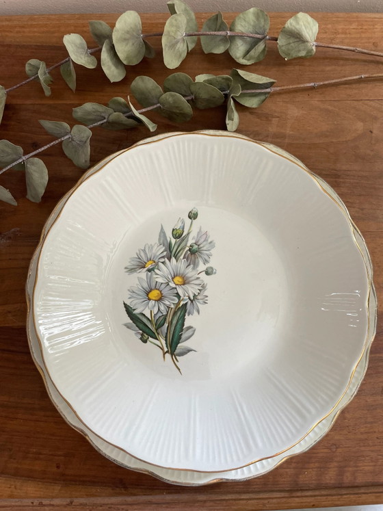 L'Amandinoise Flat and Deep Plate Set – Crockery (photo 2 of 10)