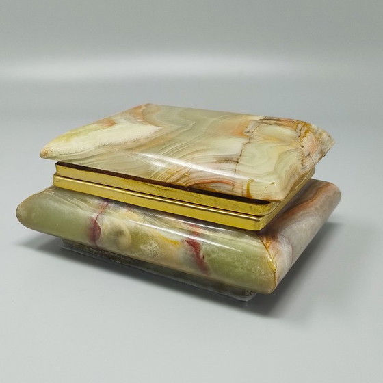 Image 1 of Verbluffende doos uit de jaren 60 van onyx. Gemaakt in Italië.