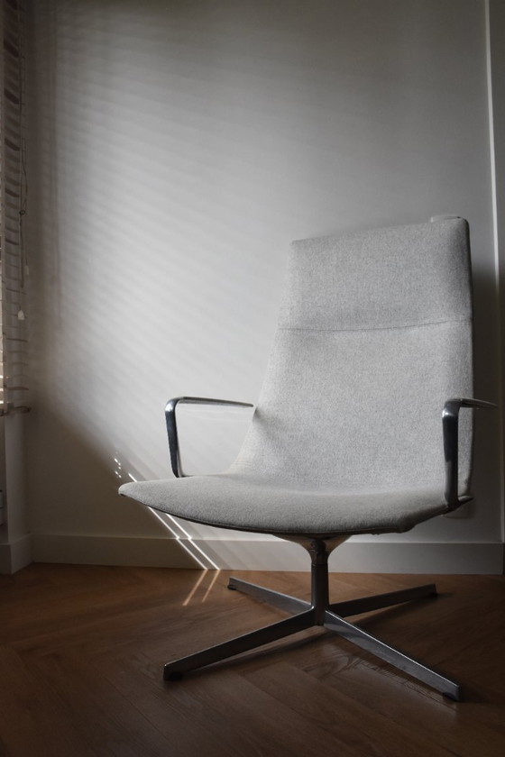 Arper Catifa 70 Lounge Swivel Chairs – Design Icon Set – Aluminium (photo 3 of 7)