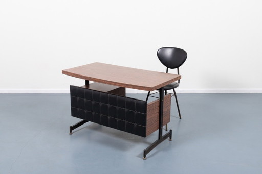 Italiaans modern bureau uit het midden van de 20e eeuw, uit de jaren 60.