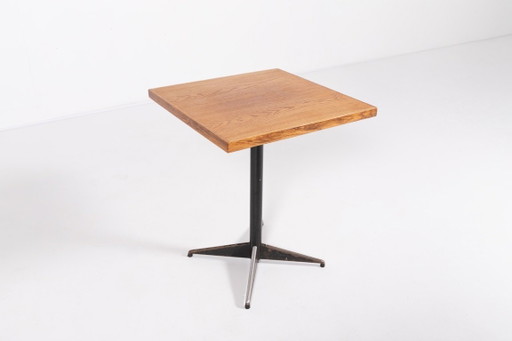Mesa Shaker de diseño escandinavo, década de 1960.