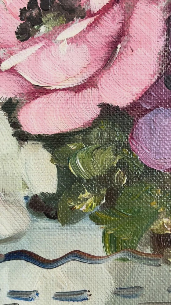 Image 1 of Vintage original flower oil painting, signed floral still life