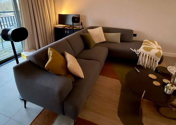 Image 1 of Sofá esquinero Montel Turner - Gris oscuro - 255 x 210 - Mayo de 2023