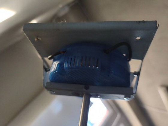 Image 1 of PIET HEIN EEK (Nederland 1967) voetballamp, roestvrij staal, bestaat uit 31 lampjes