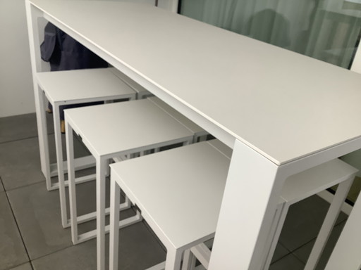 White high garden table with 6 chairs