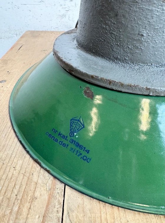 Image 1 of Lampada a sospensione industriale in ghisa e smalto verde, anni '60