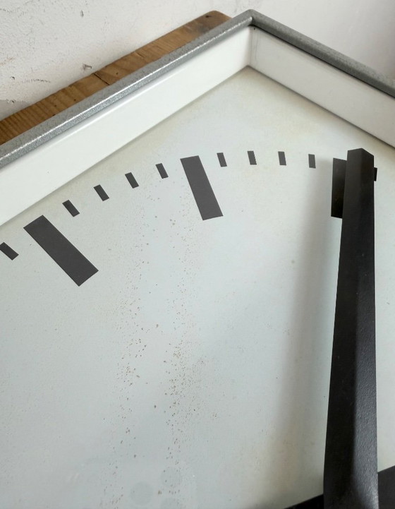 Image 1 of Grote grijze vierkante wandklok van Pragotron, jaren 70.