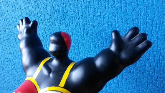 Image 1 of Statue einer fülligen Dame im Badeanzug 52 cm hoch