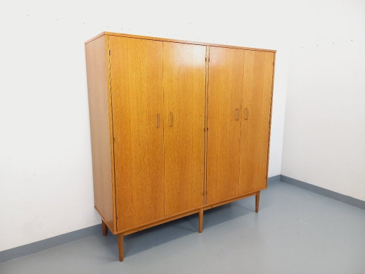 Armoire vintage en bois de chêne des années 60