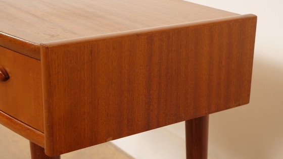 Tavolino vintage in teak con cassetto – Comodini | Anni '60 – Wood (photo 7 of 10)