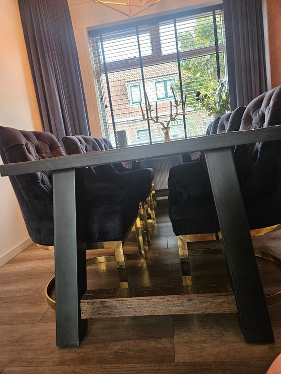 Image 1 of 6 sedie da pranzo Richmond in velluto nero con base dorata