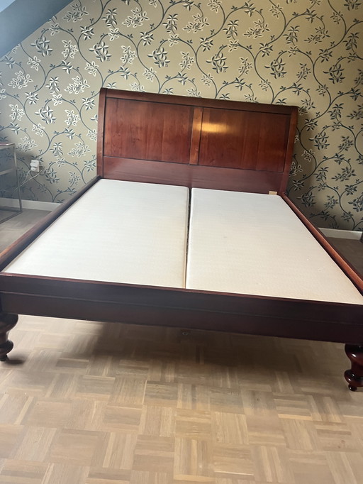 Letto a slitta in legno massello fatto a mano Kingsize con etichetta
