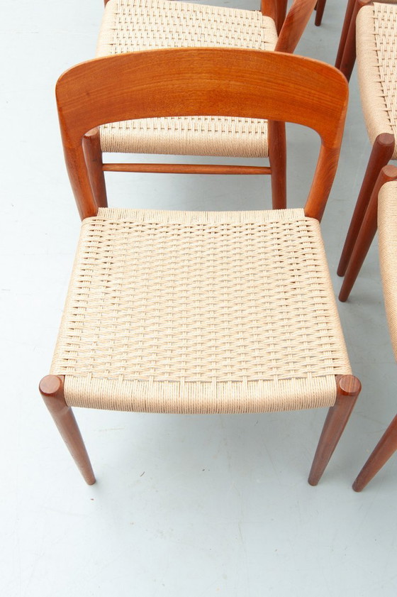 Image 1 of 8 sedie da pranzo modello 75 in teak di Niels Otto Møller per J. L. Møller Møbelfabrik (anni '50)