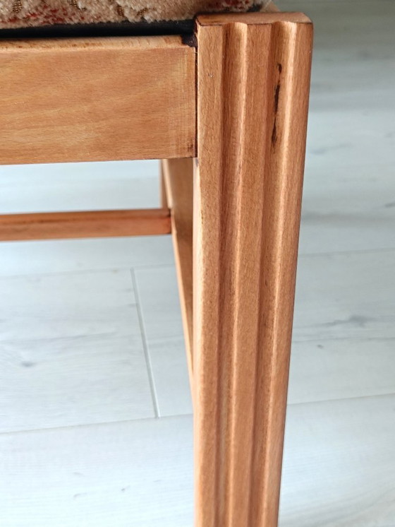 Image 1 of Fauteuil en bois massif et repose-pieds vintage