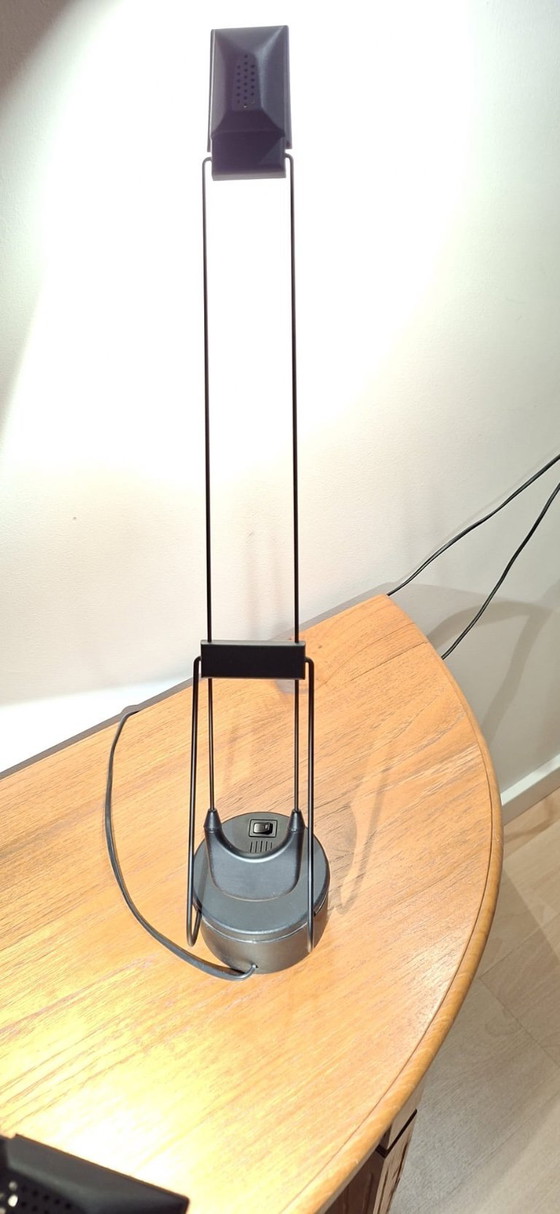 Image 1 of Un juego de lámparas de escritorio "Dove"